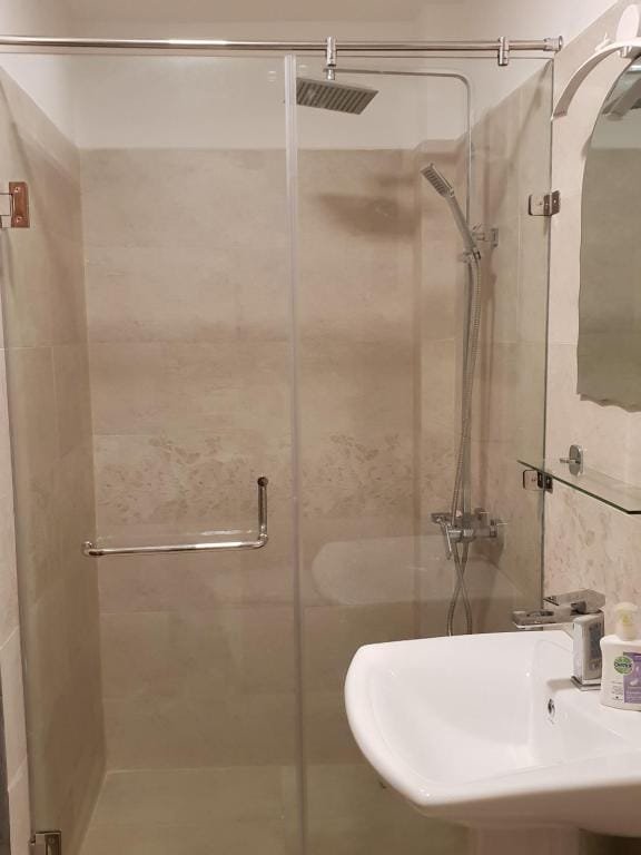 Deluxe Double Room with Shower