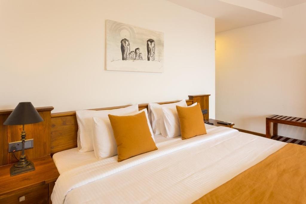 Deluxe Double Room with City View